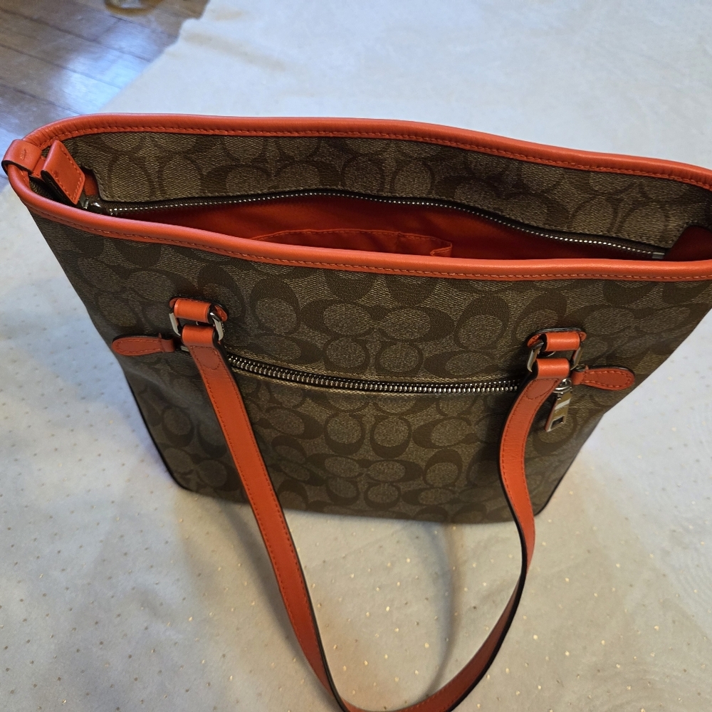 Coach medium leather signature cc tote PURSE with coral interior
